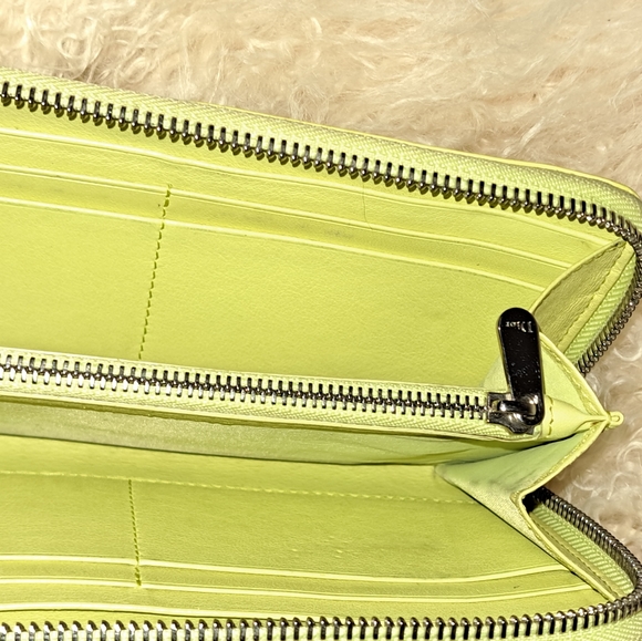 Dior Patent Wallet - Picture 6 of 8